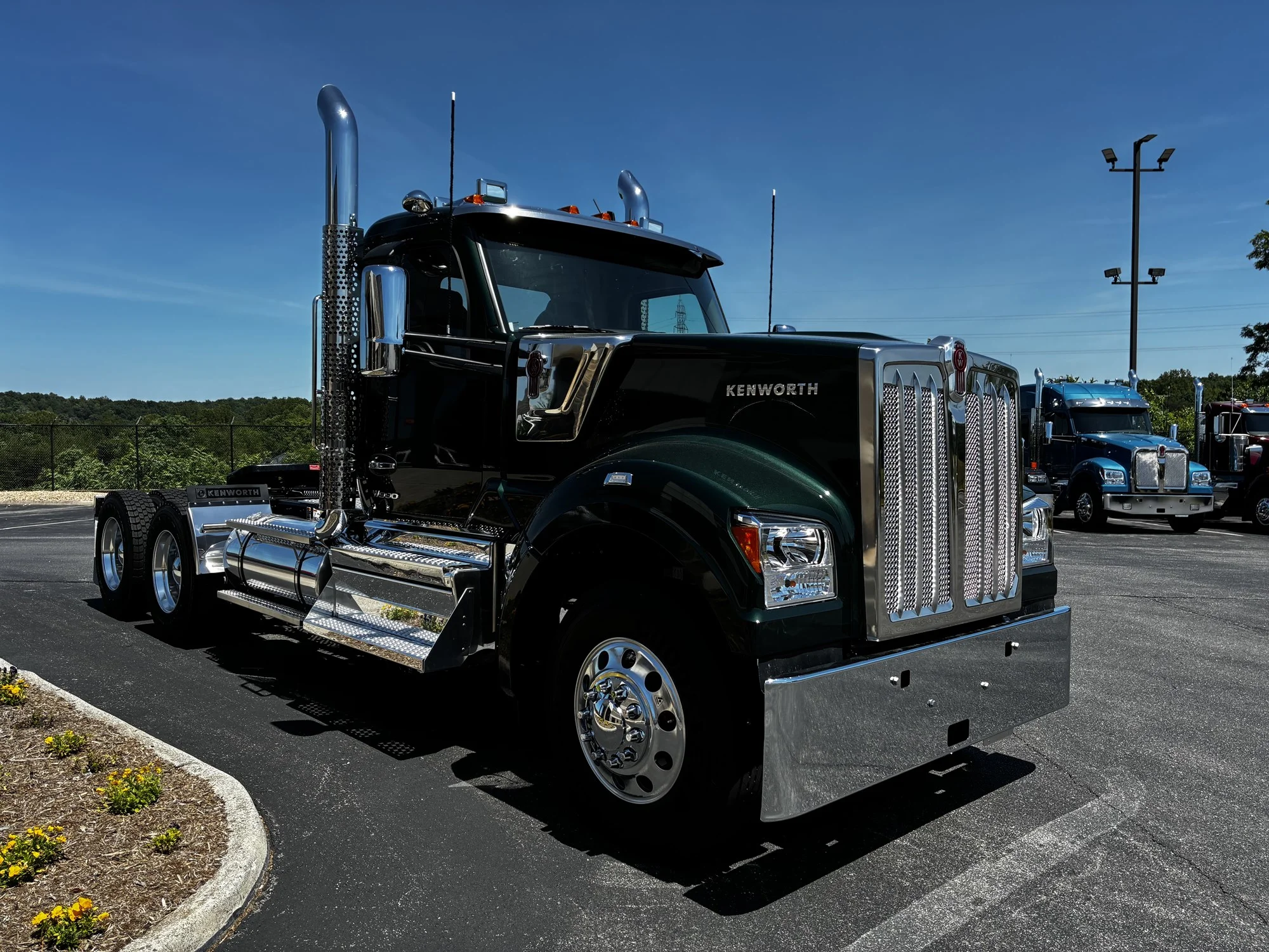 2027 Kenworth W990 in Lynchburg, VA — photo 3