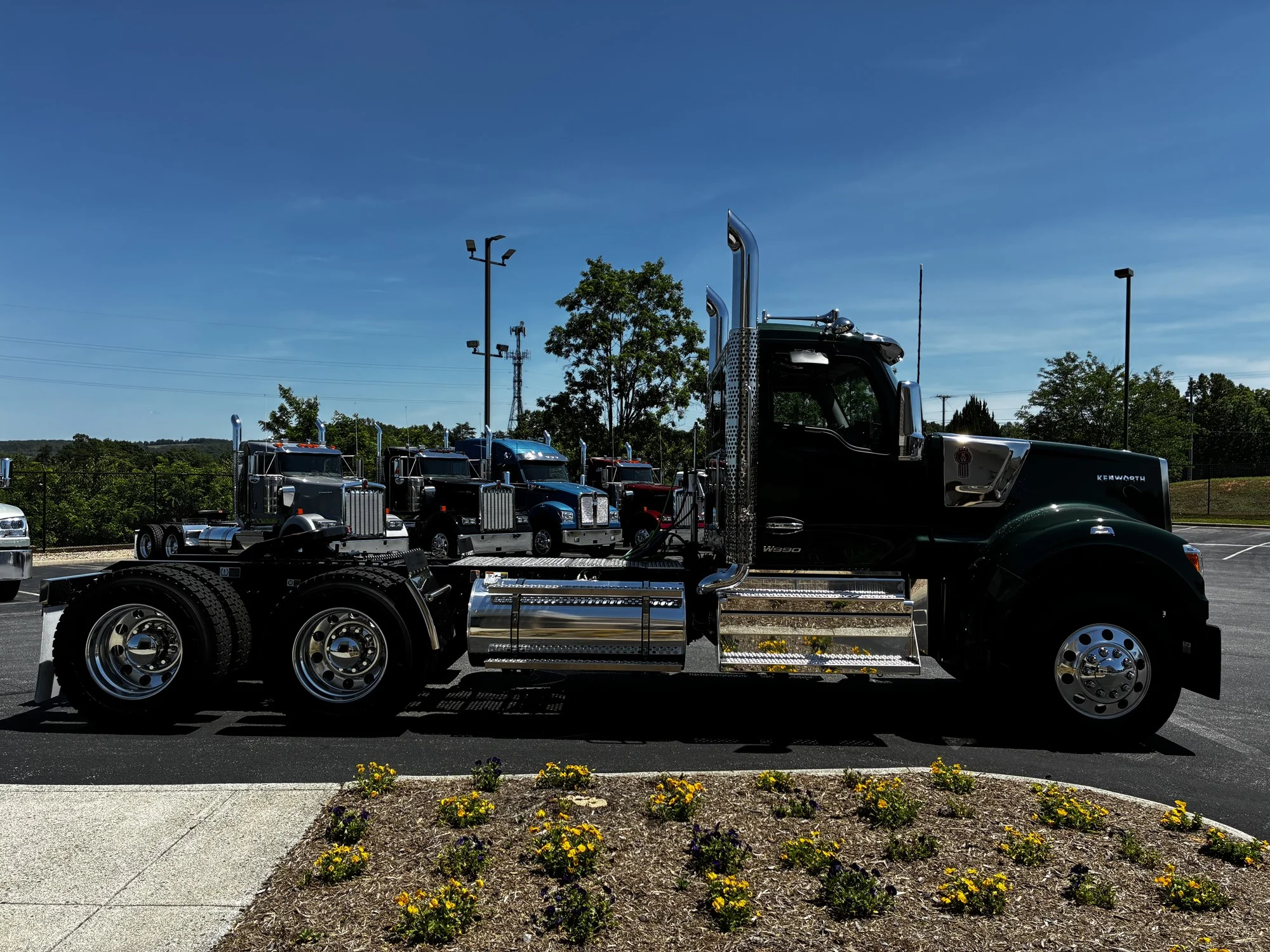 2027 Kenworth W990 in Lynchburg, VA — photo 4