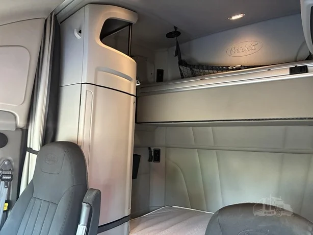 2022 Peterbilt 579 in Portland, OR — photo 20