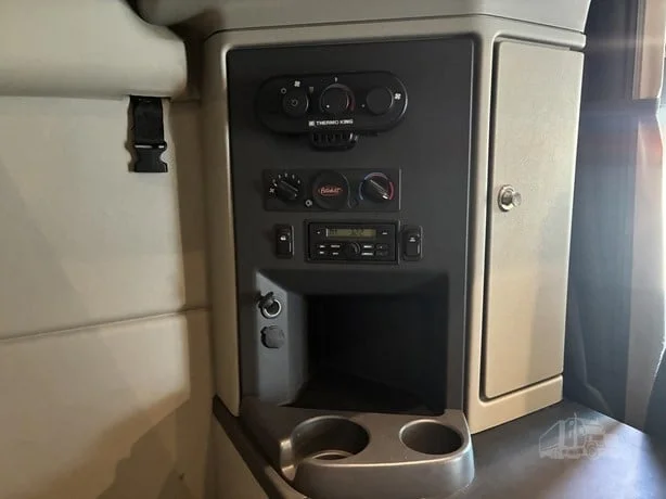 2022 Peterbilt 579 in Portland, OR — photo 23
