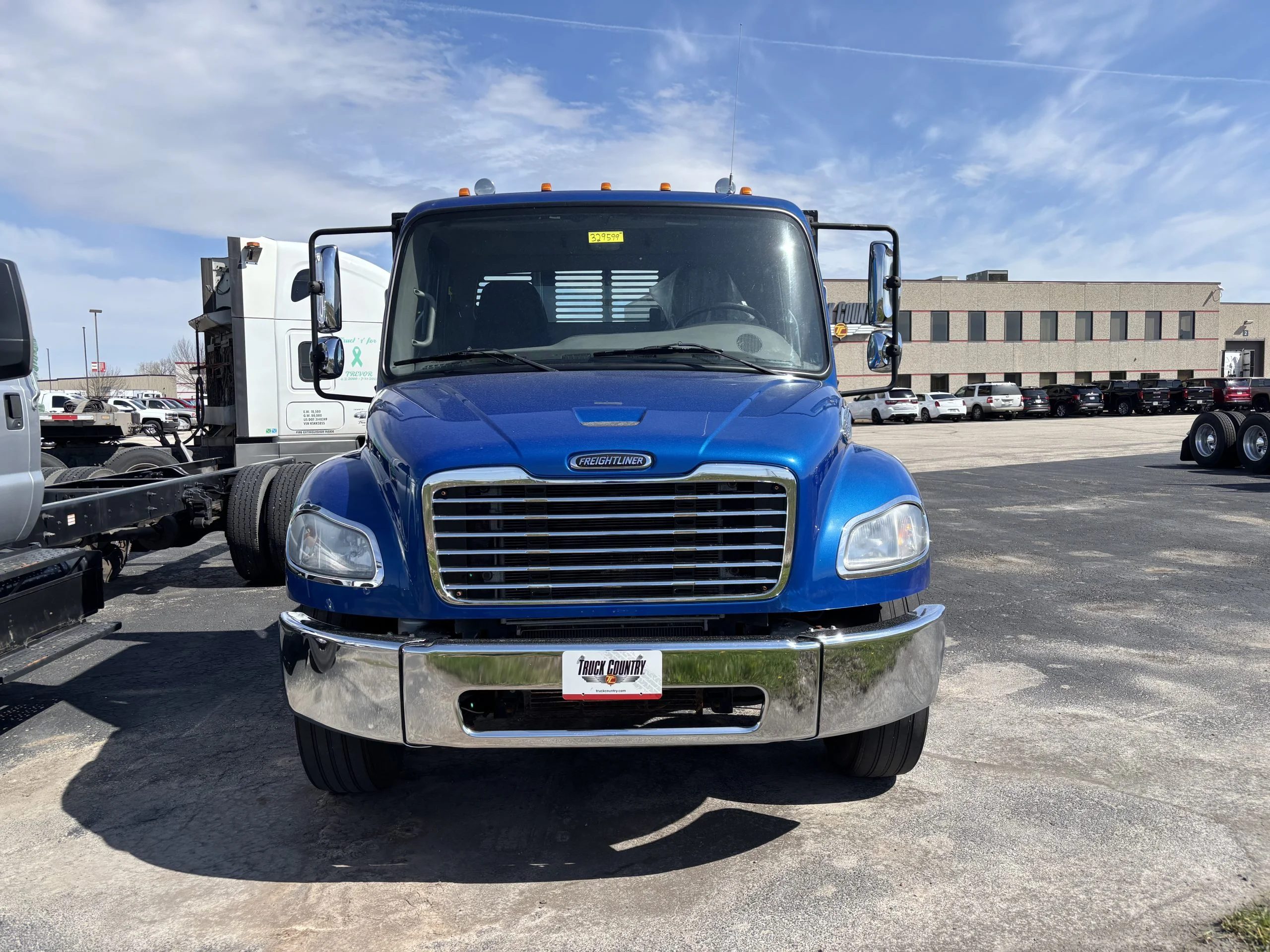 2021 Freightliner eM2 in Cedar Rapids, IA — photo 2