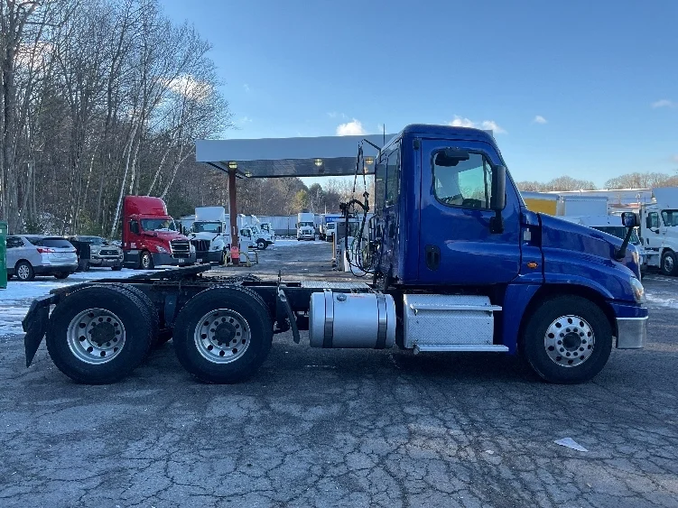 2019 Freightliner Cascadia in Auburn, MA — photo 8