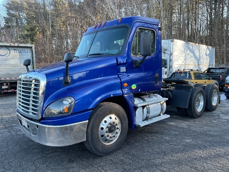 2019 Freightliner Cascadia in Auburn, MA — photo 3
