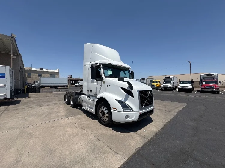 2021 Volvo VNR 640 in Phoenix, AZ