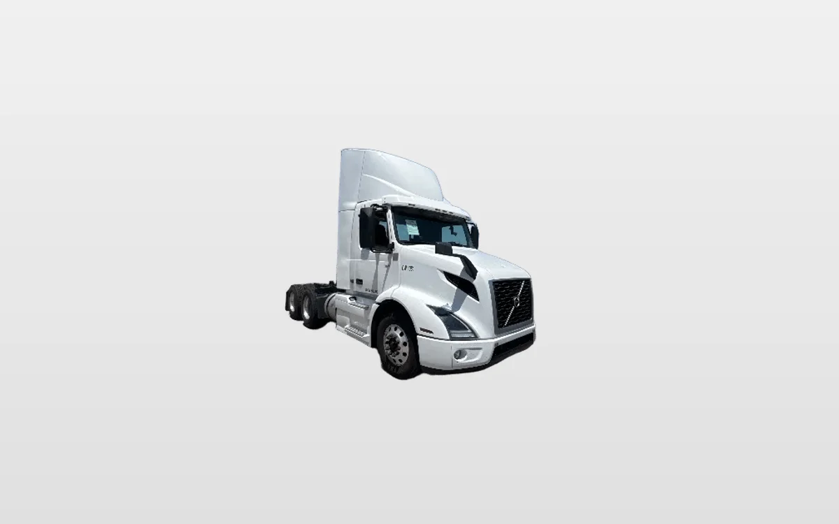 2021 Volvo VNR 640 - image 1