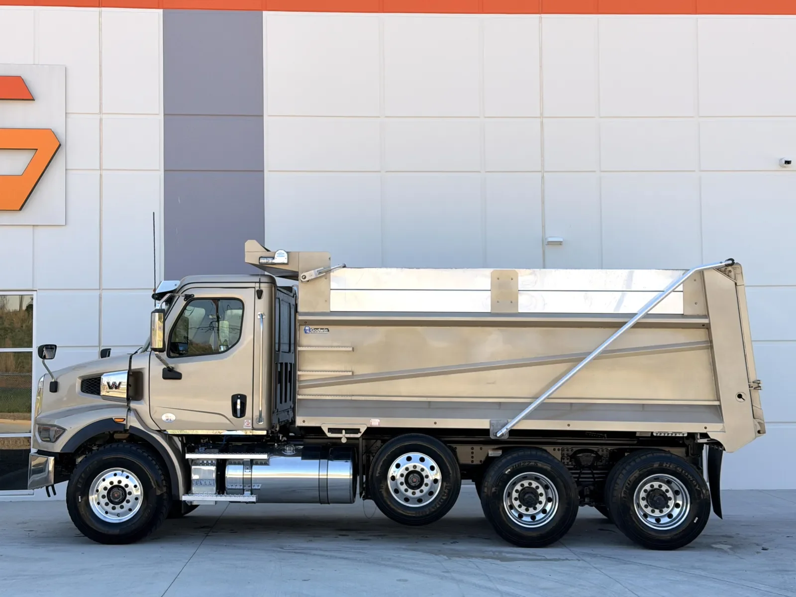 2024 Western Star 4700 - image 5