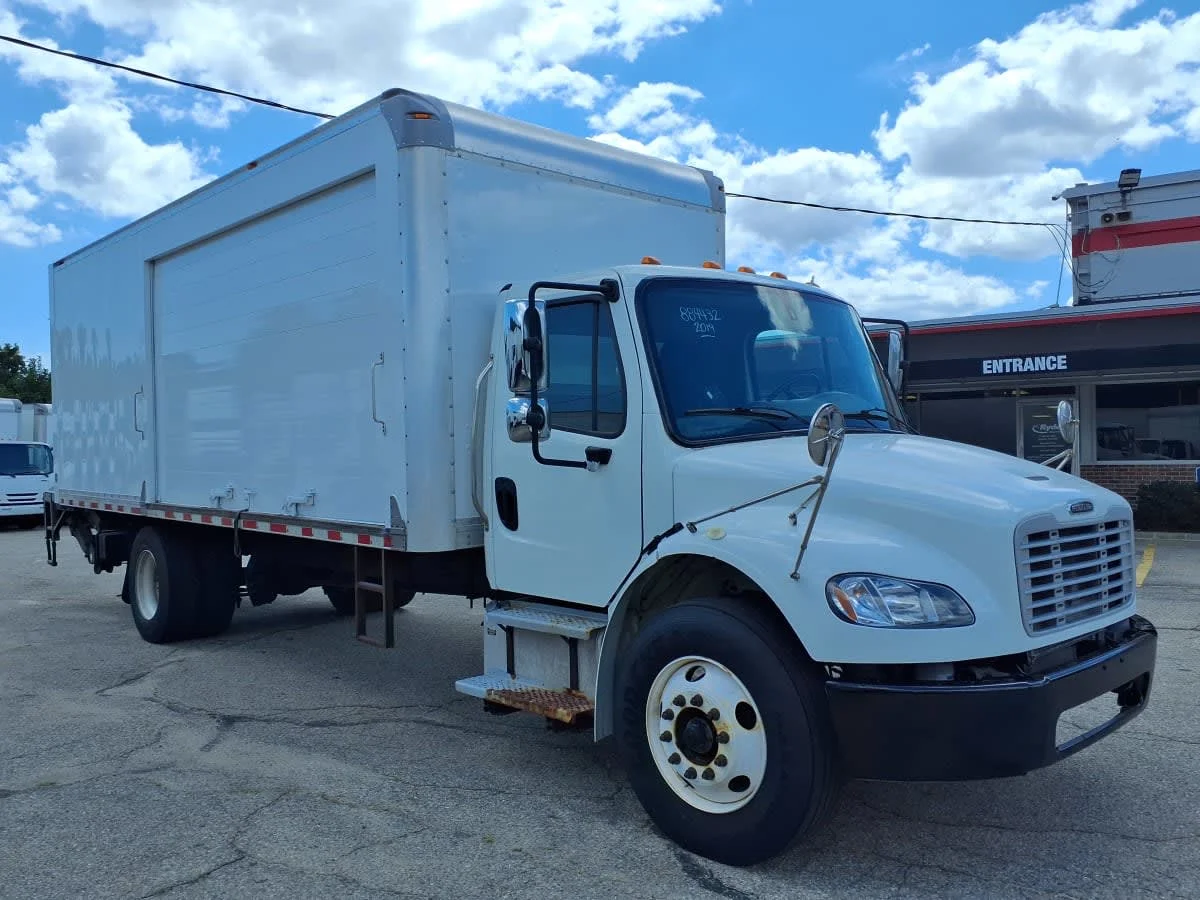2019 Freightliner M2 106 in Warwick, RI — photo 3