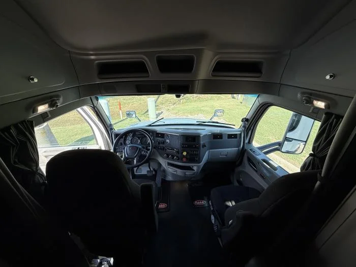 2021 Peterbilt 579 - image 12