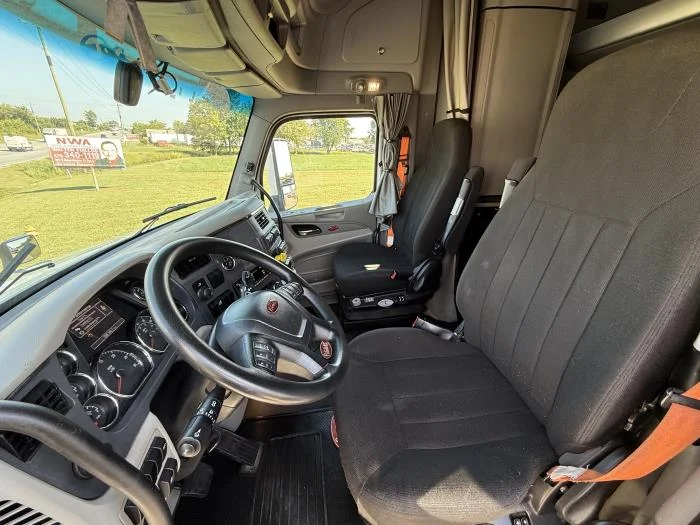 2021 Peterbilt 579 - image 9