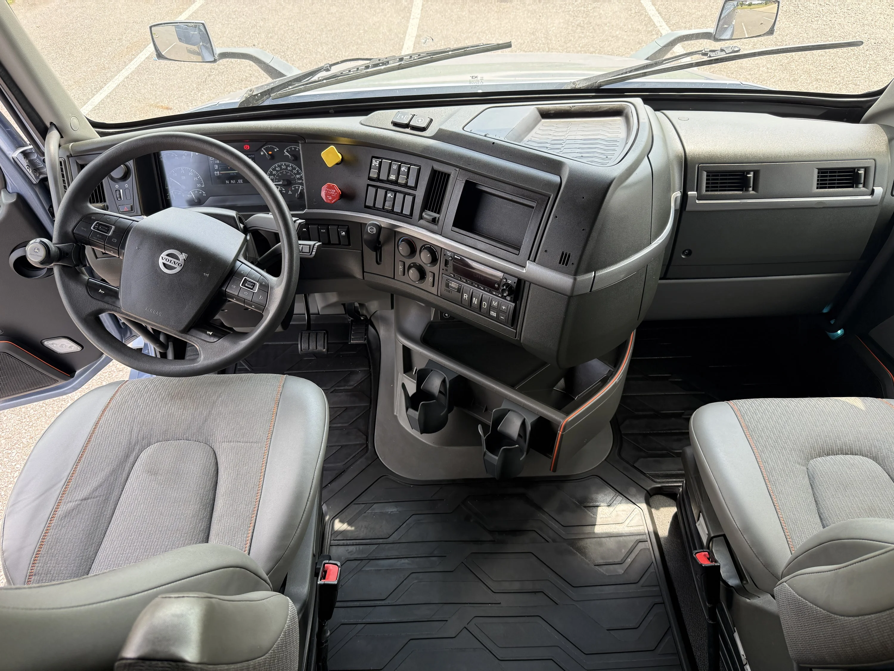 2023 Volvo VNL 760 in Clarksville, TN — photo 27
