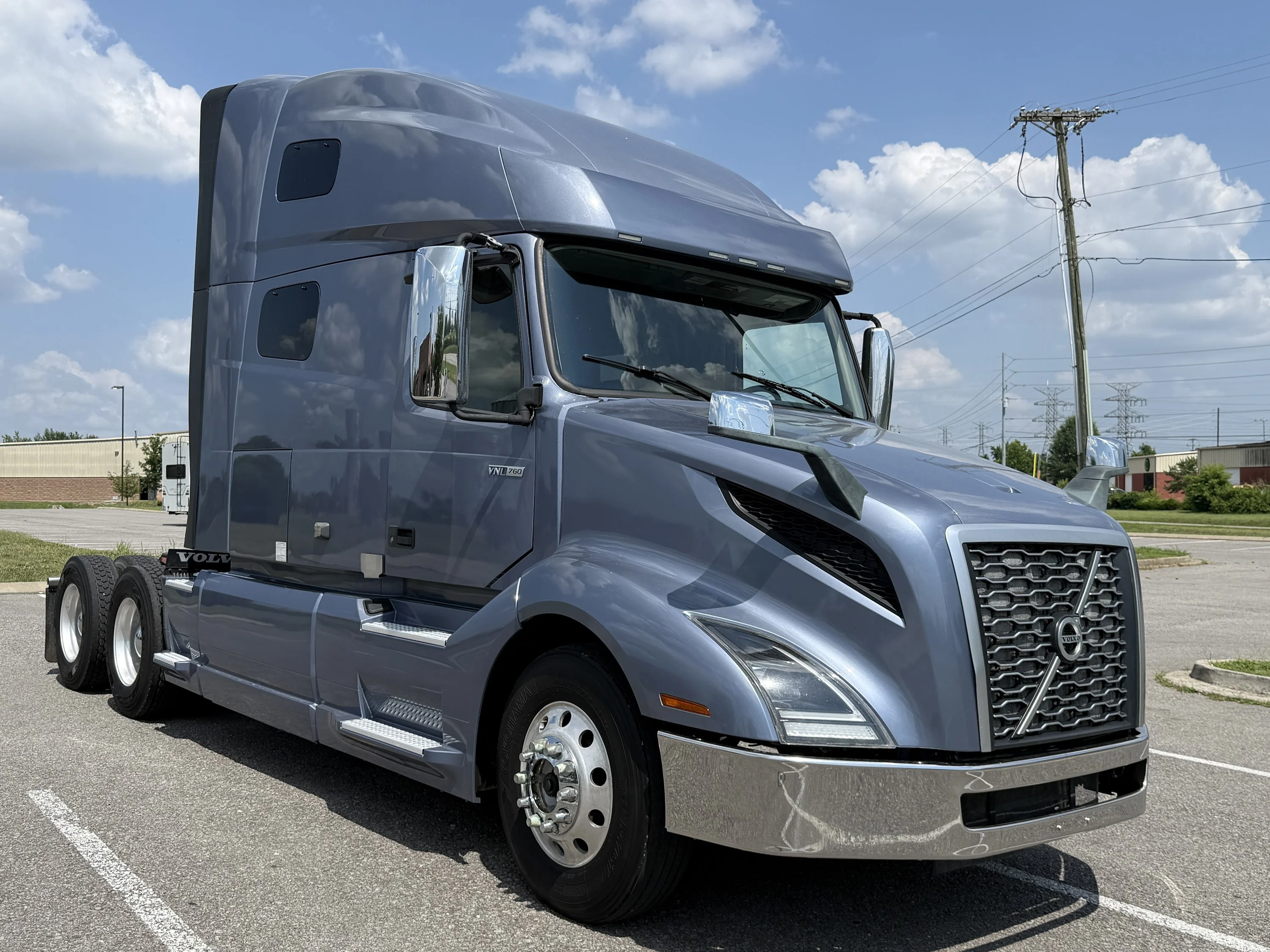2023 Volvo VNL 760 in Clarksville, TN — photo 12