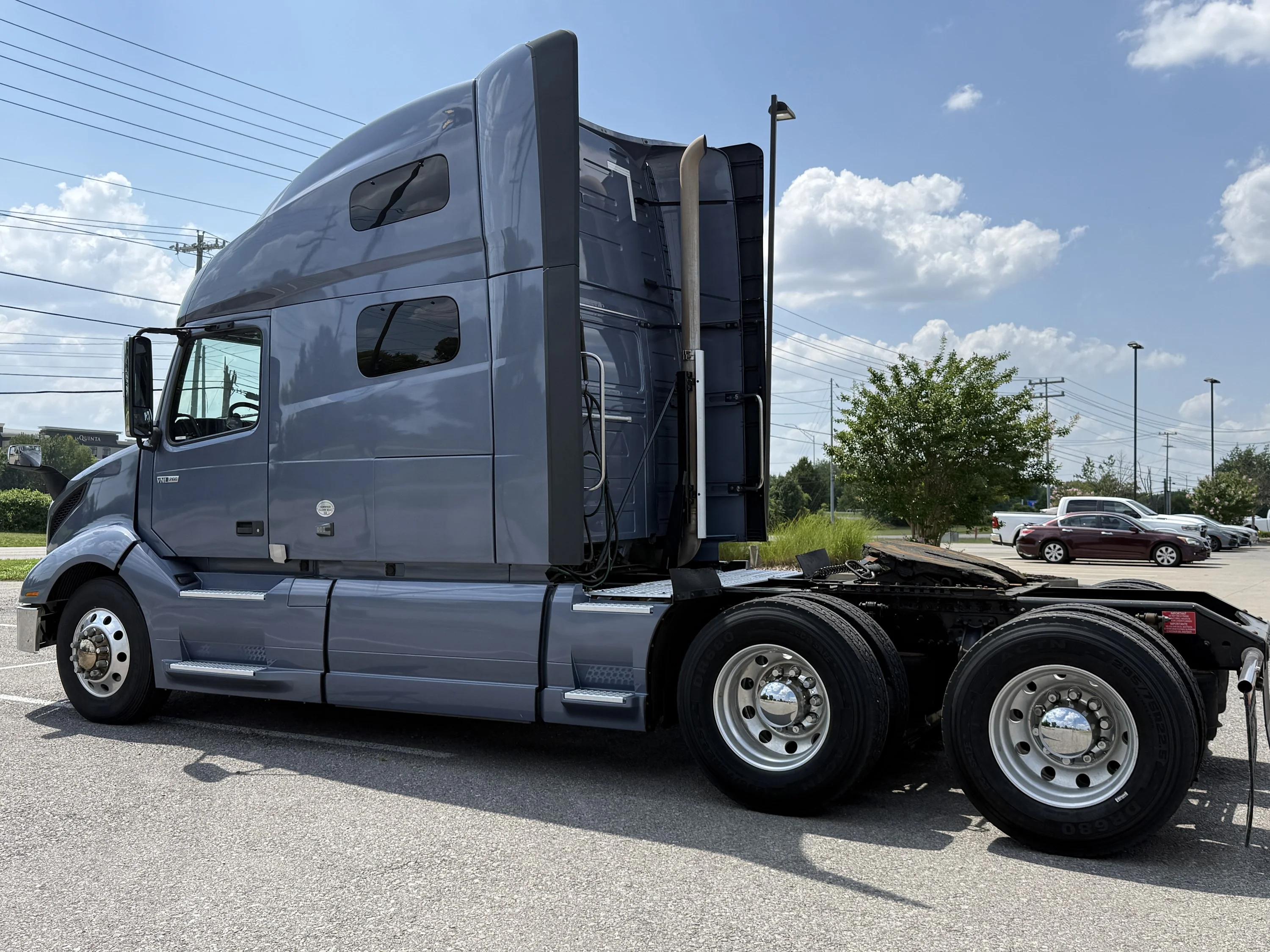 2023 Volvo VNL 760 in Clarksville, TN — photo 5