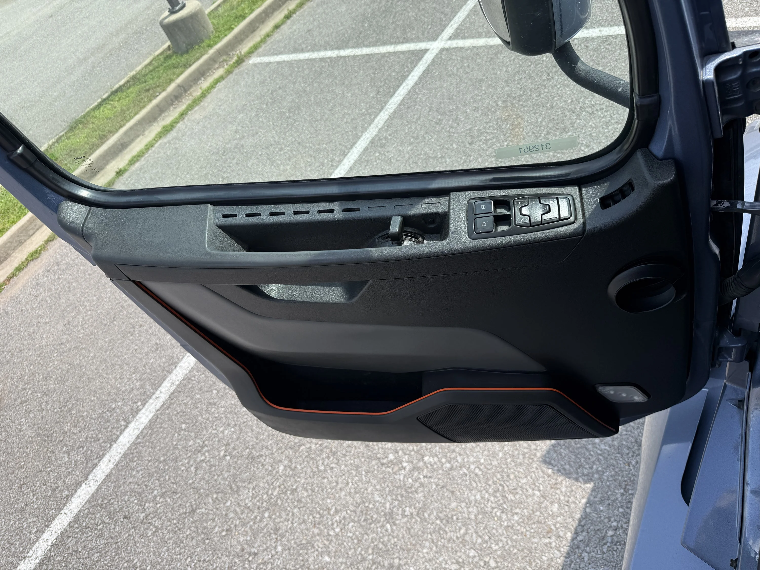 2023 Volvo VNL 760 in Clarksville, TN — photo 26