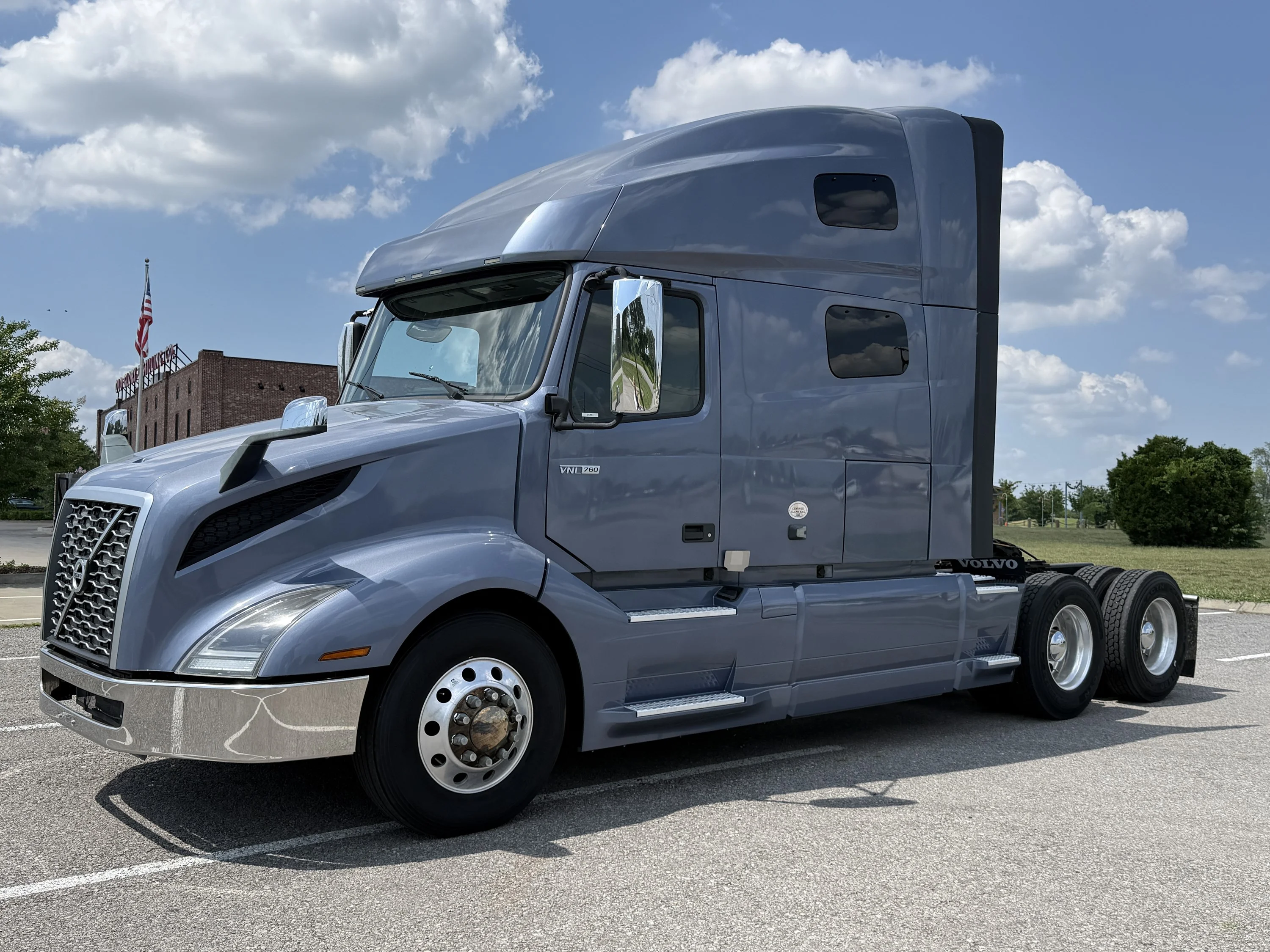 2023 Volvo VNL 760 in Clarksville, TN — photo 3