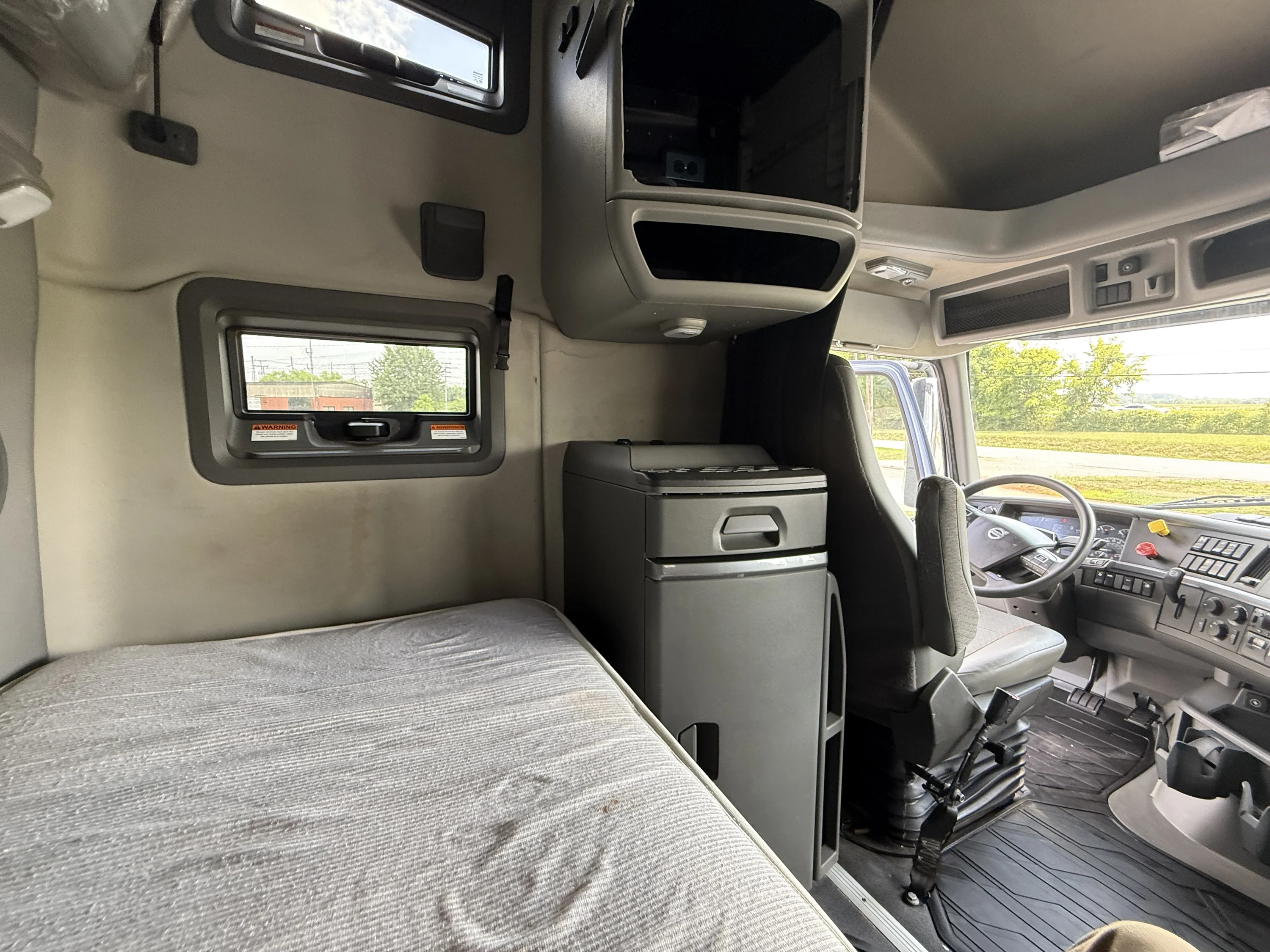 2023 Volvo VNL 760 in Clarksville, TN — photo 37