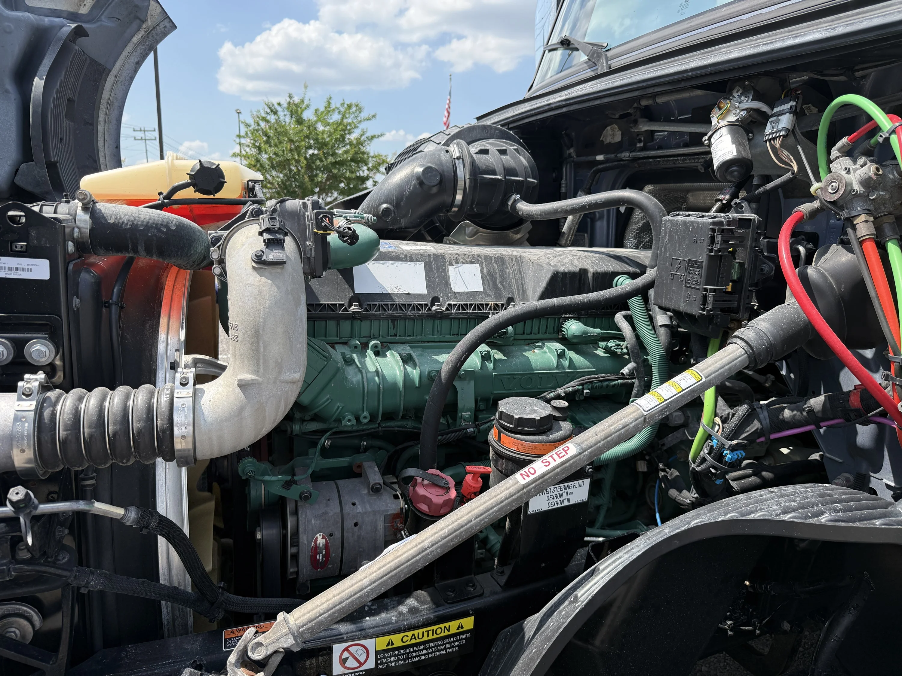 2023 Volvo VNL 760 in Clarksville, TN — photo 15
