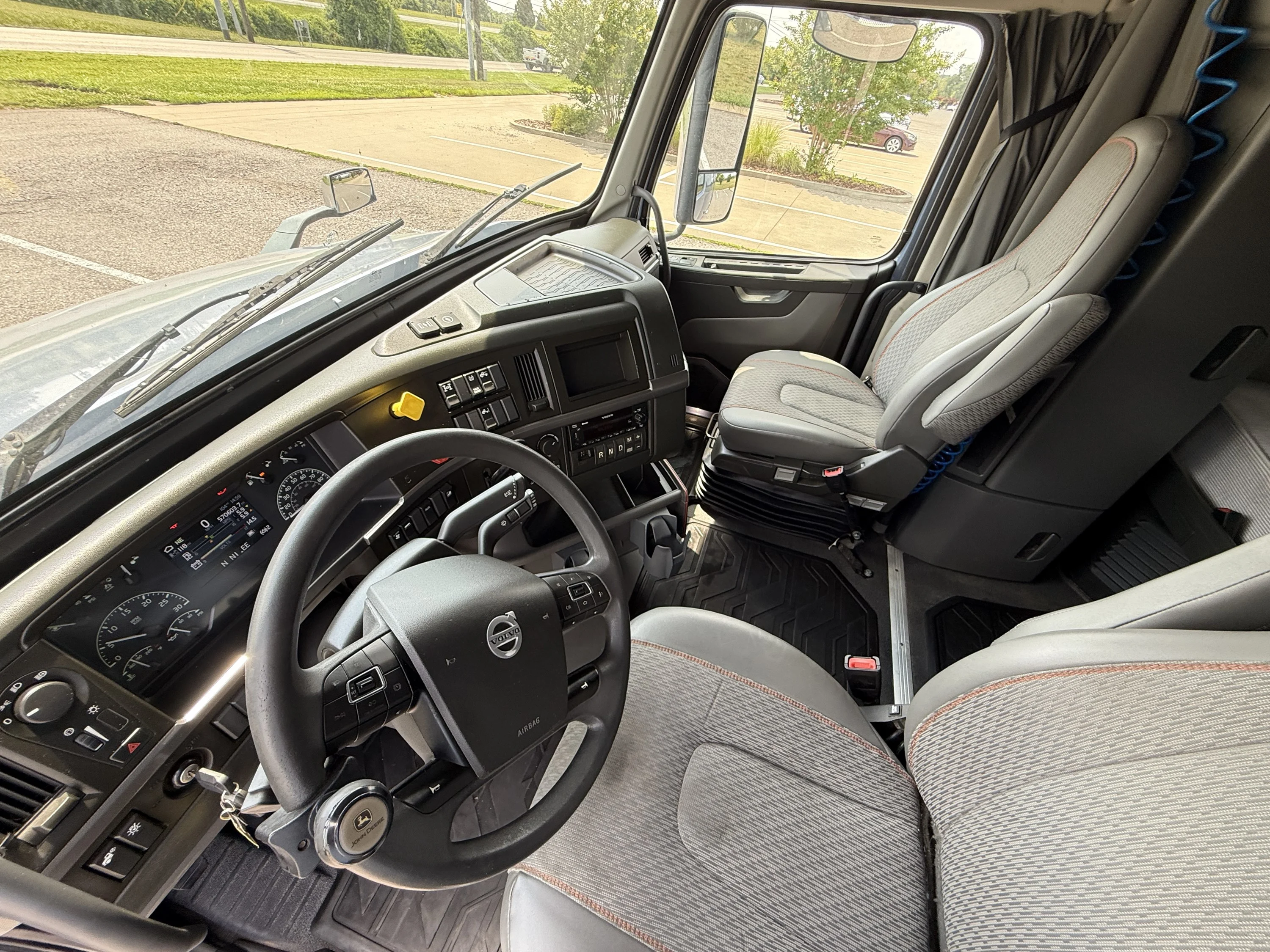 2023 Volvo VNL 760 in Clarksville, TN — photo 23