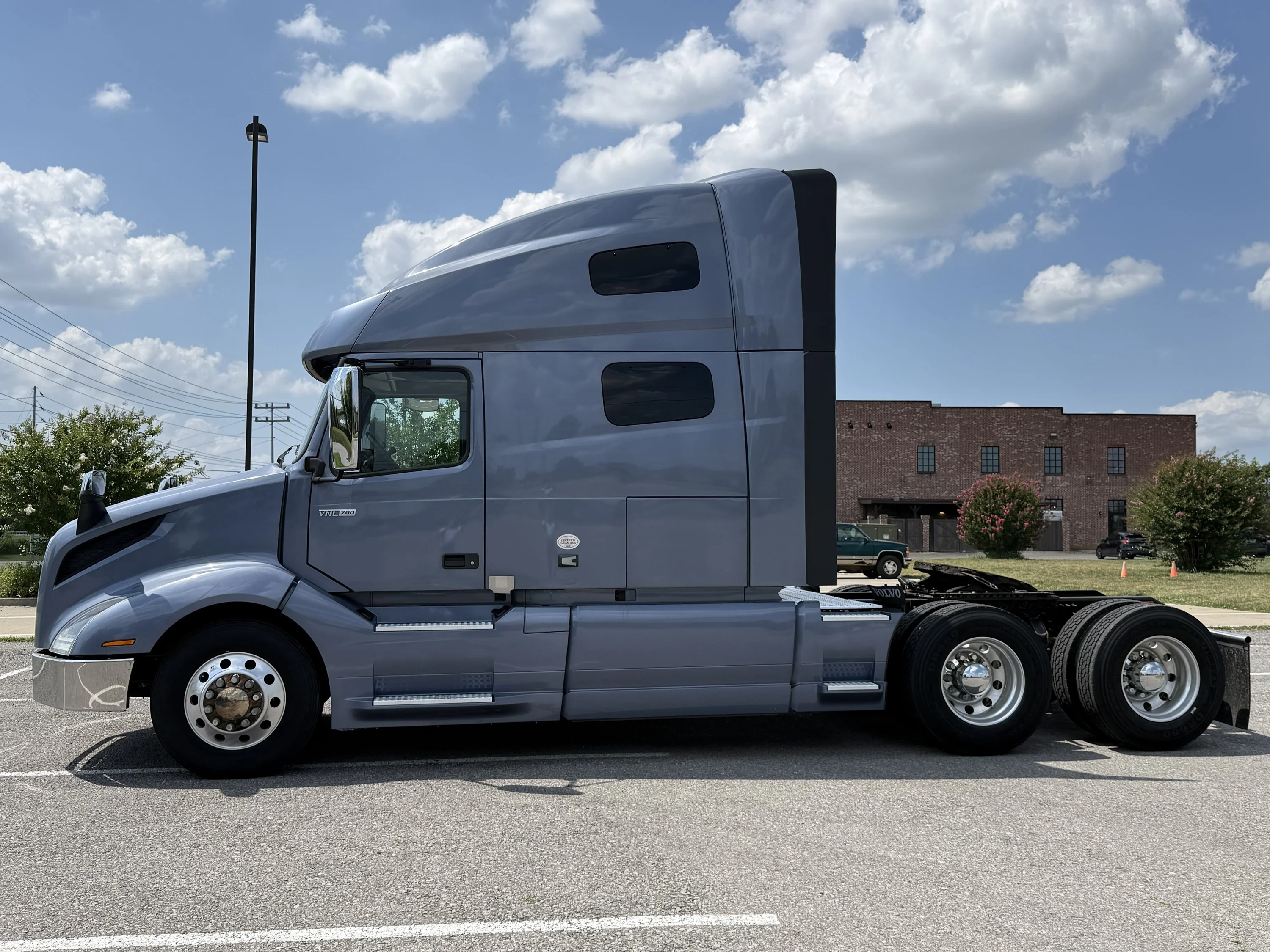 2023 Volvo VNL 760 in Clarksville, TN — photo 4