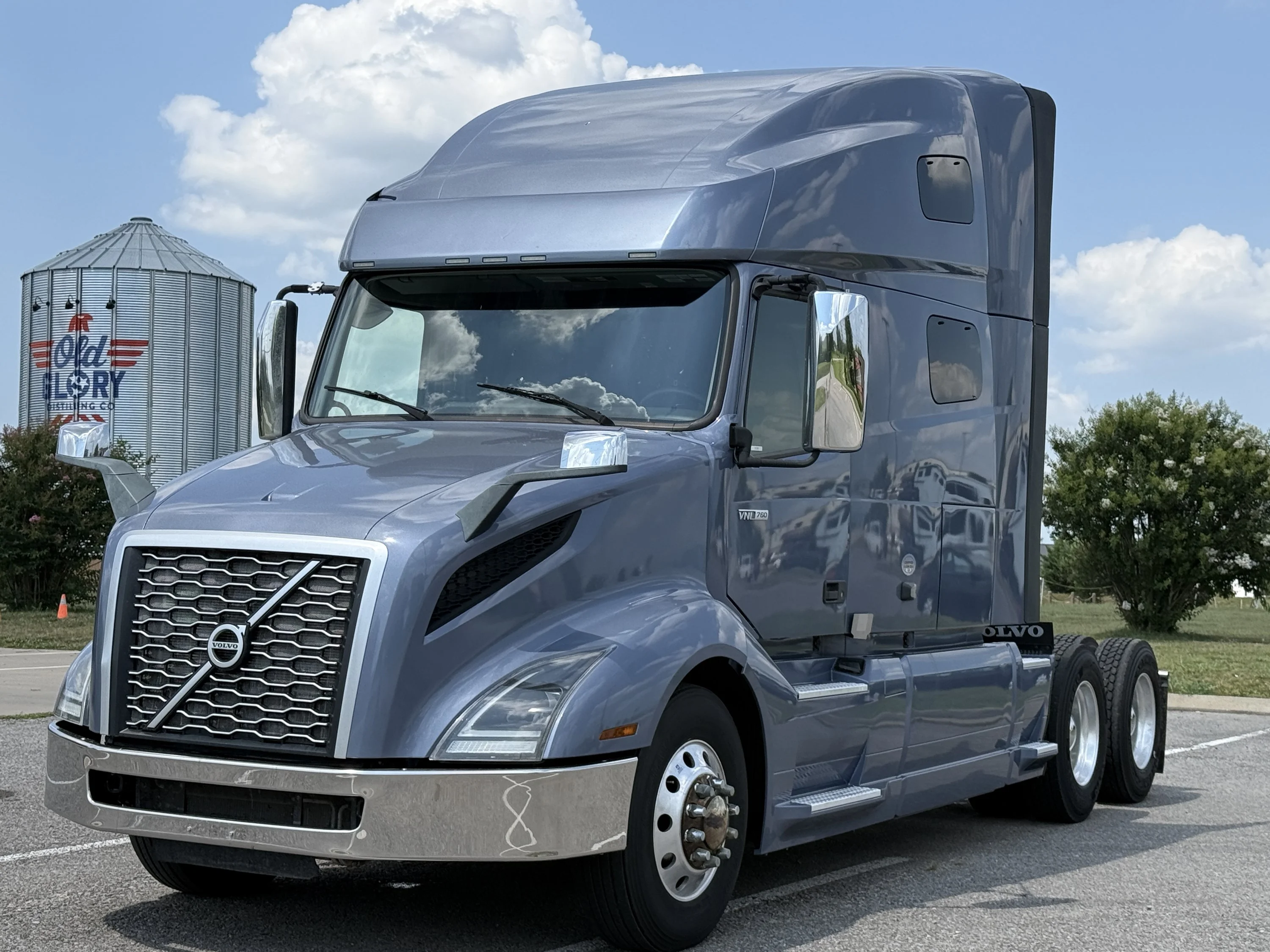 2023 Volvo VNL 760 in Clarksville, TN — photo 2