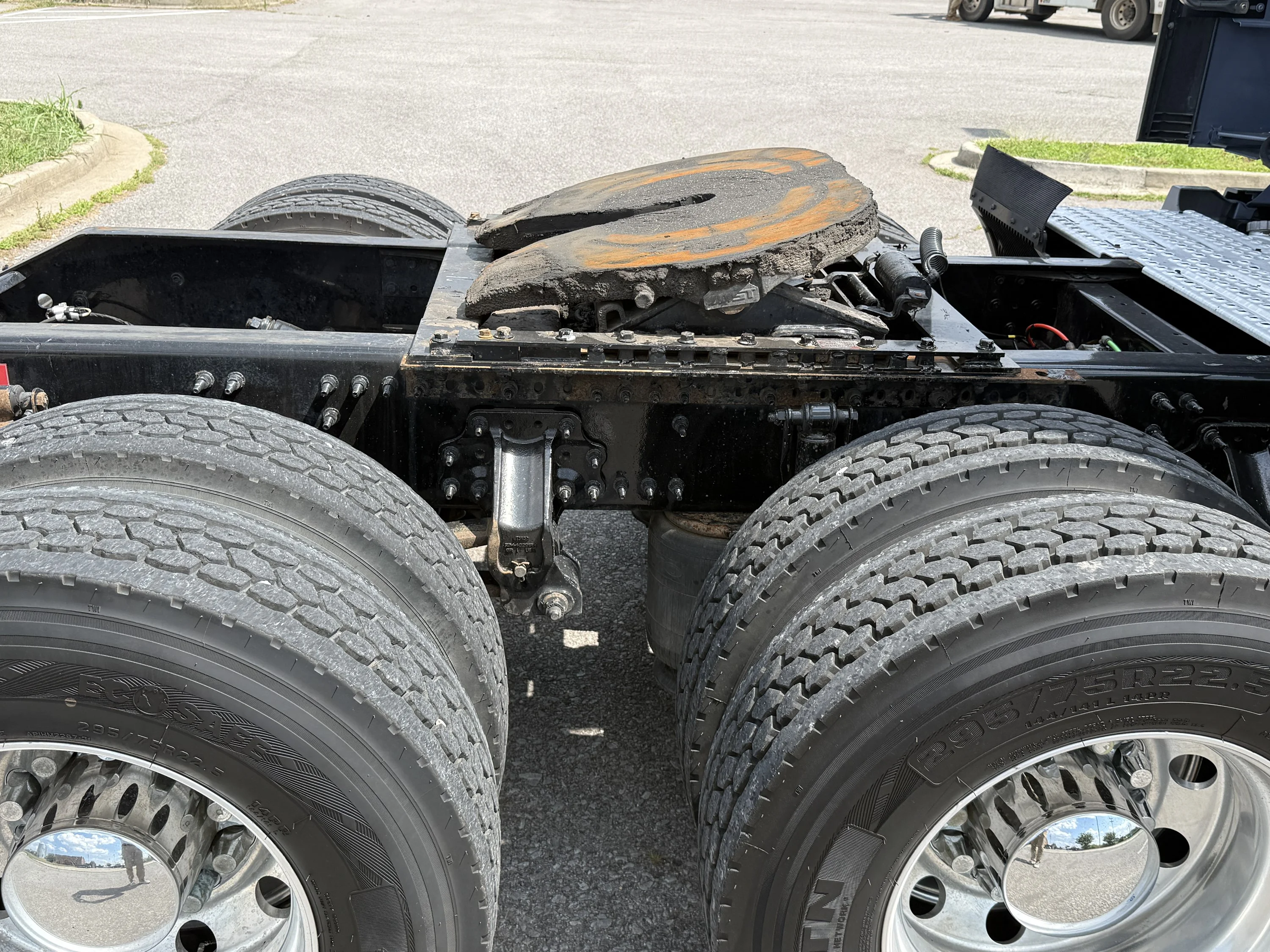 2023 Volvo VNL 760 in Clarksville, TN — photo 10