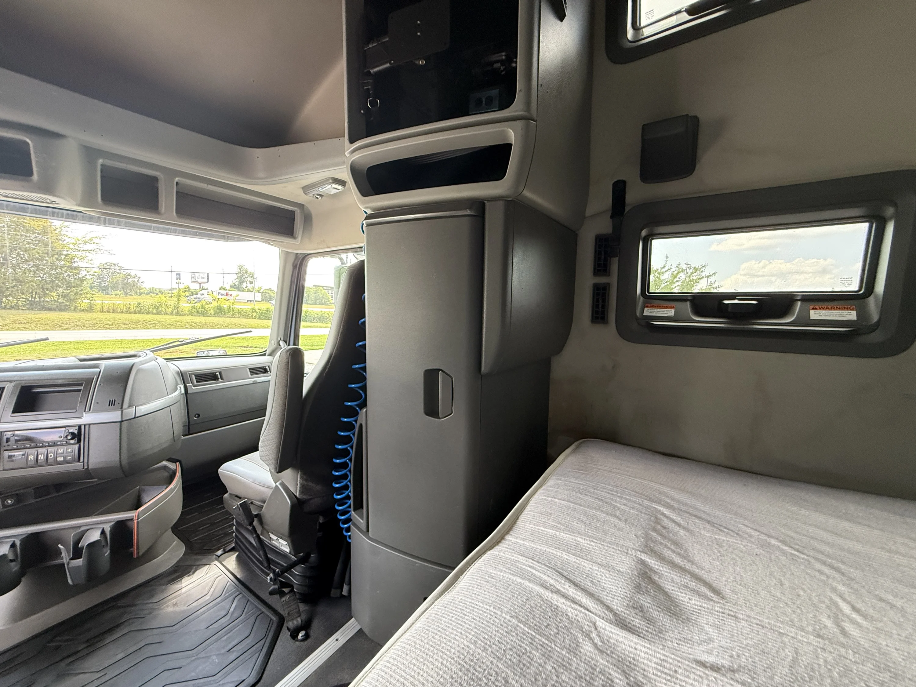2023 Volvo VNL 760 in Clarksville, TN — photo 38