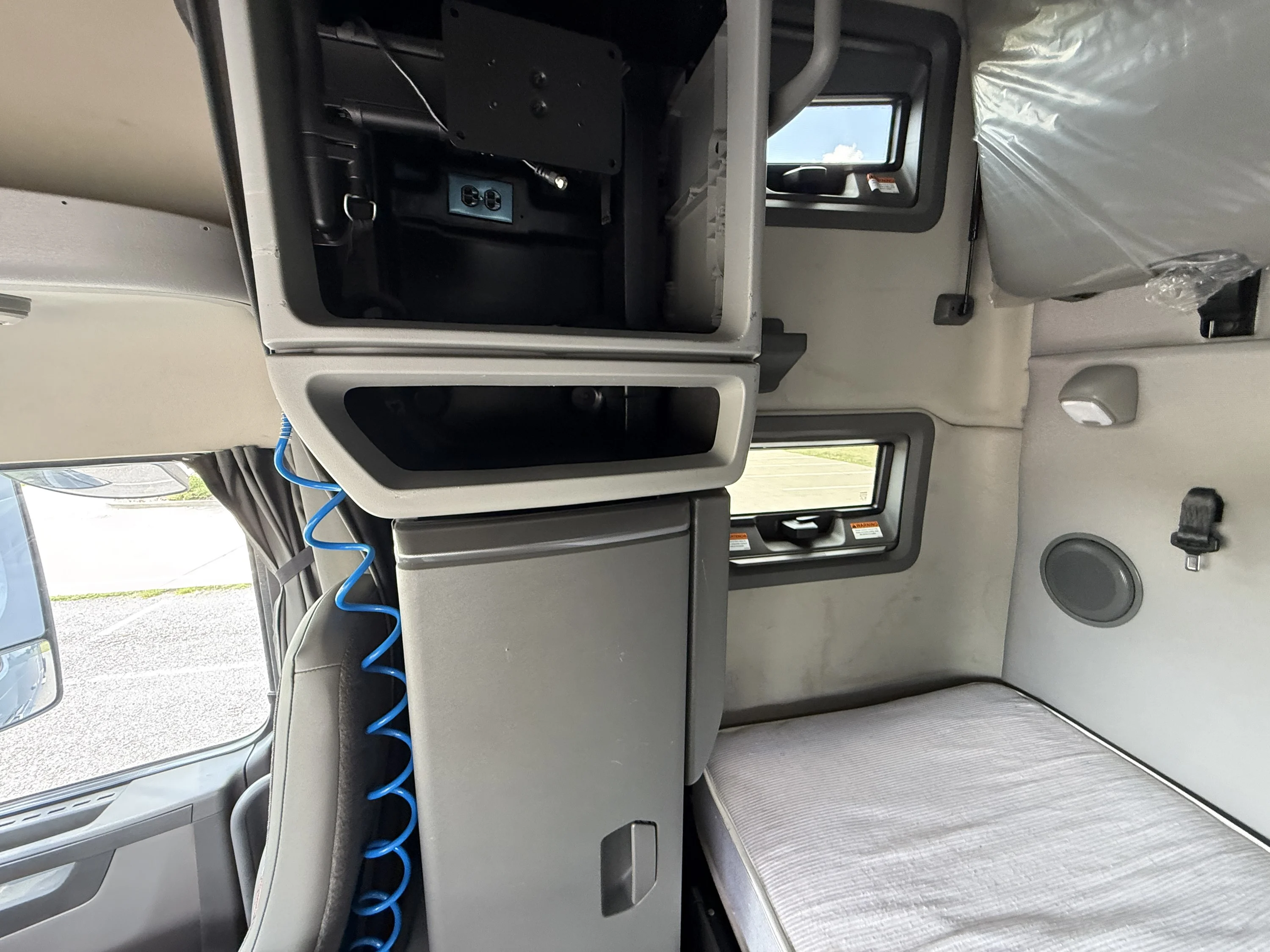 2023 Volvo VNL 760 in Clarksville, TN — photo 30