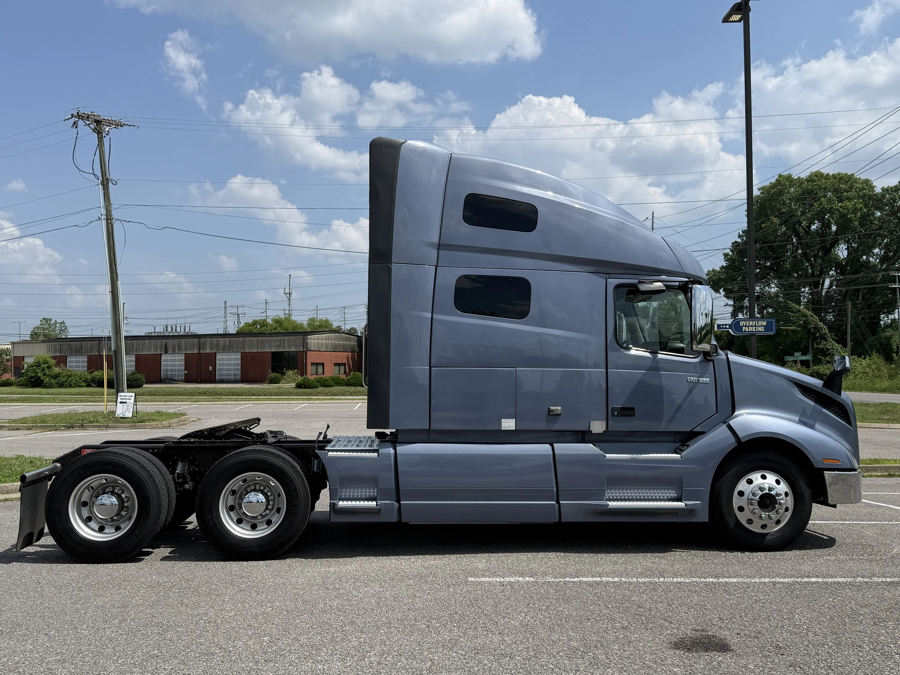 2023 Volvo VNL 760 in Clarksville, TN — photo 9
