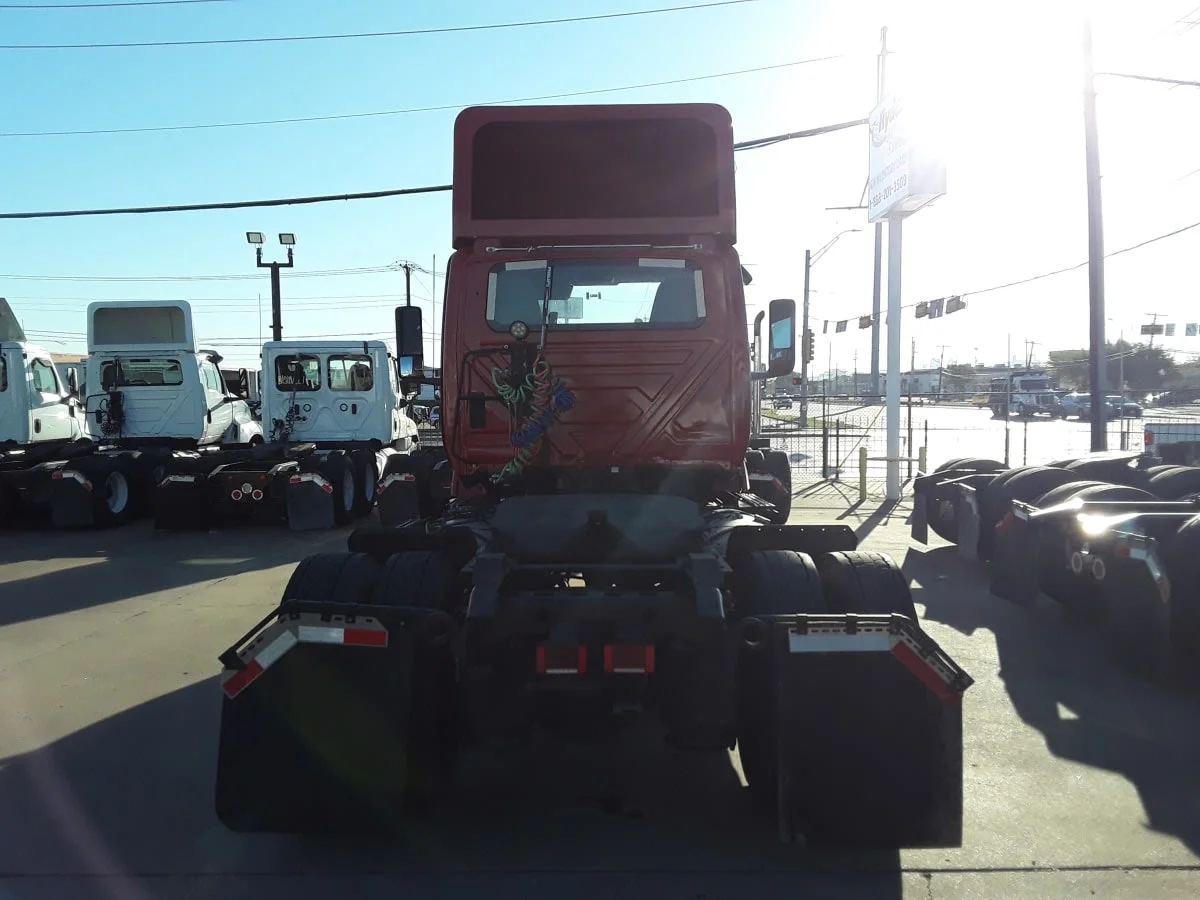 2020 International LT - image 5