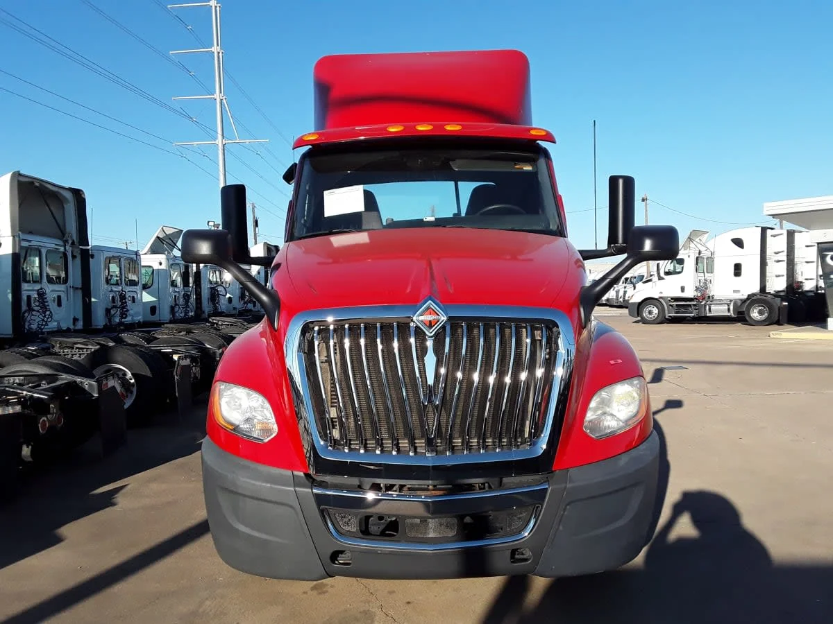 2020 International LT - image 2