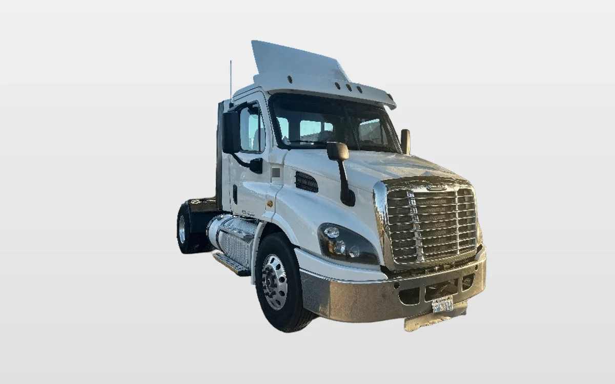 2017 Freightliner Cascadia - image 1