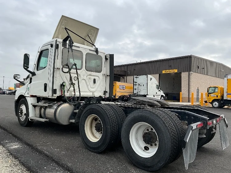 2020 Freightliner Cascadia - image 5