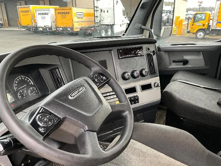 2020 Freightliner Cascadia - image 10