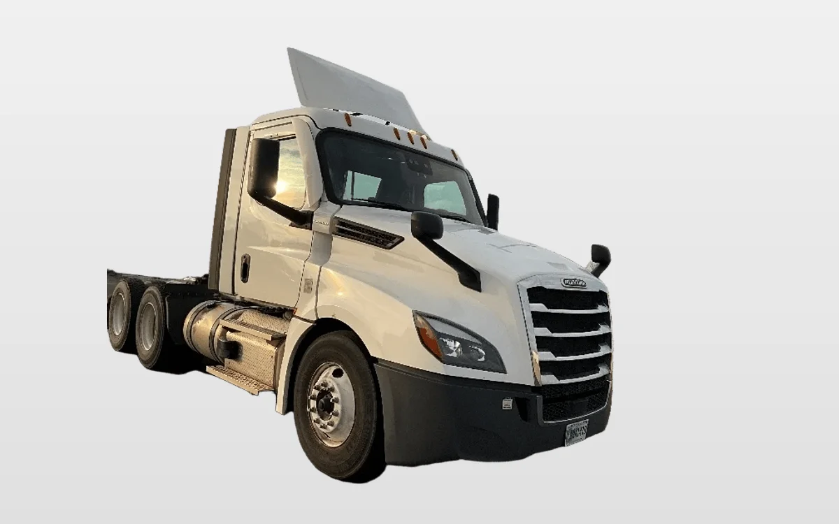 2020 Freightliner Cascadia - image 1