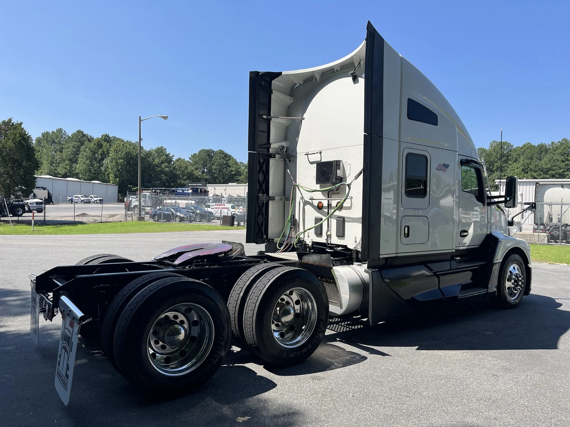 2023 Kenworth T680 in Richmond, VA — photo 4