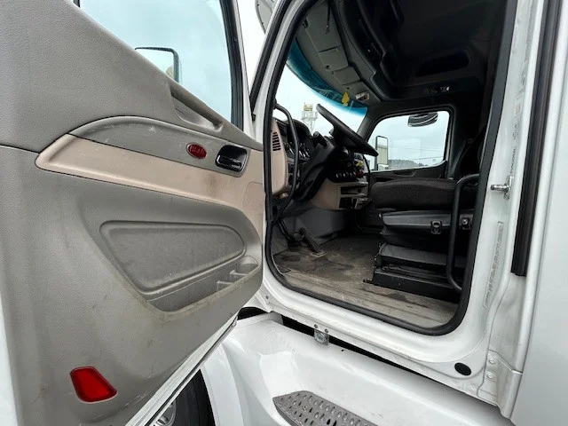 2020 Peterbilt 579 - image 7