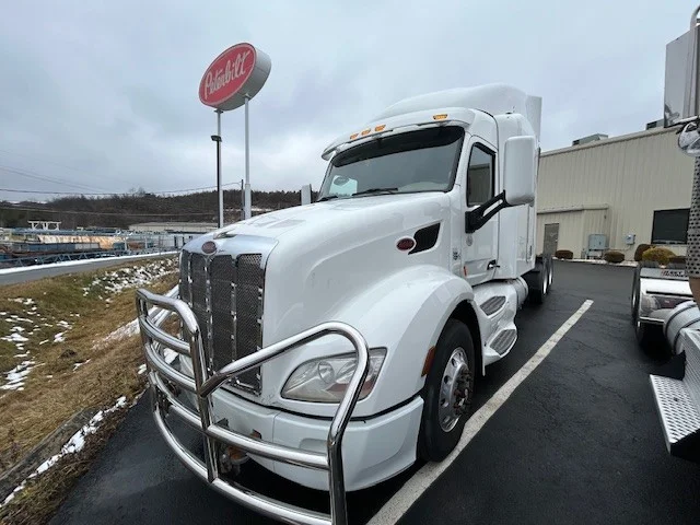 2020 Peterbilt 579 in ALLENTOWN, PA