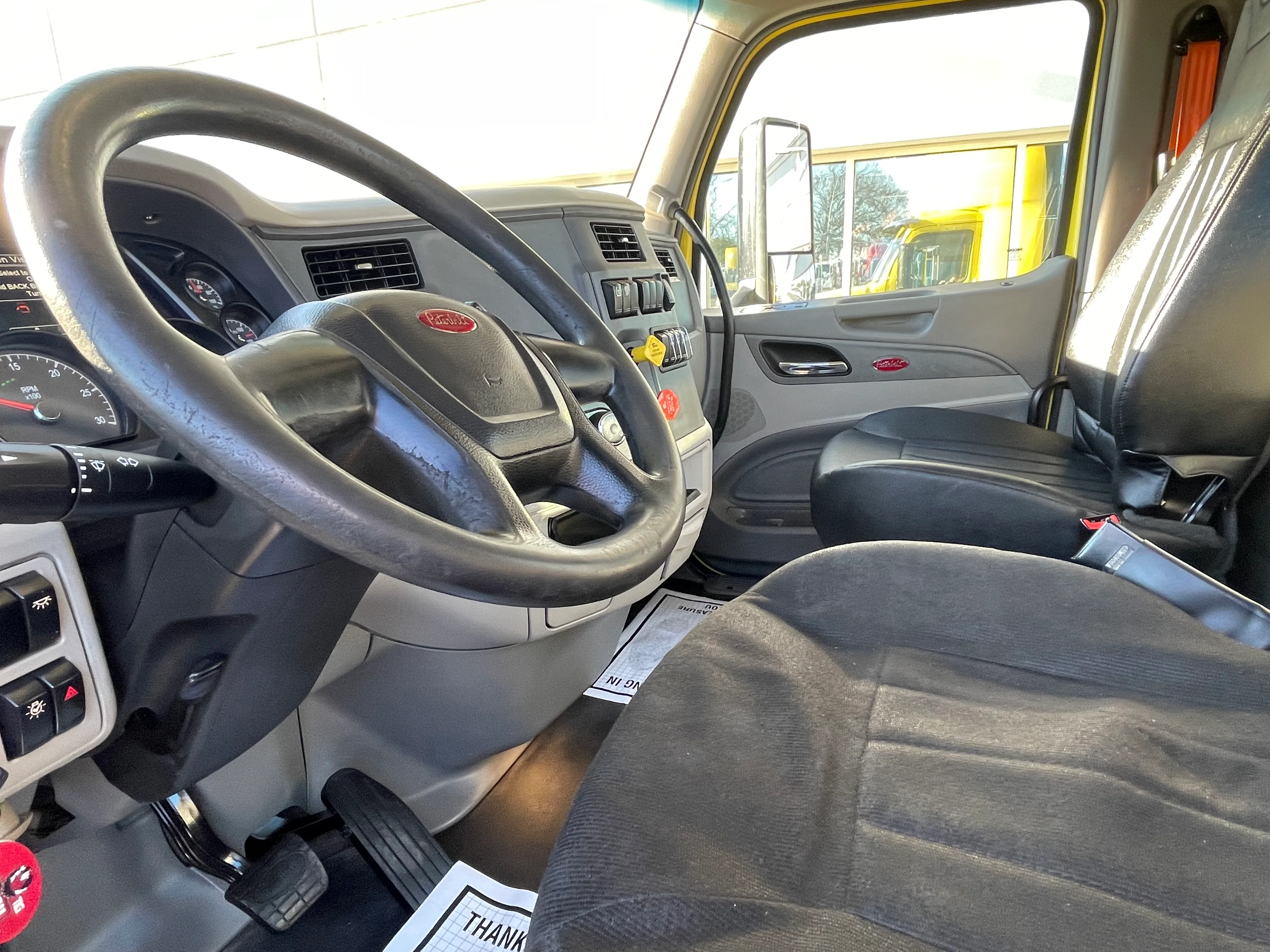 2021 Peterbilt 579 in Evansville, IN — photo 8