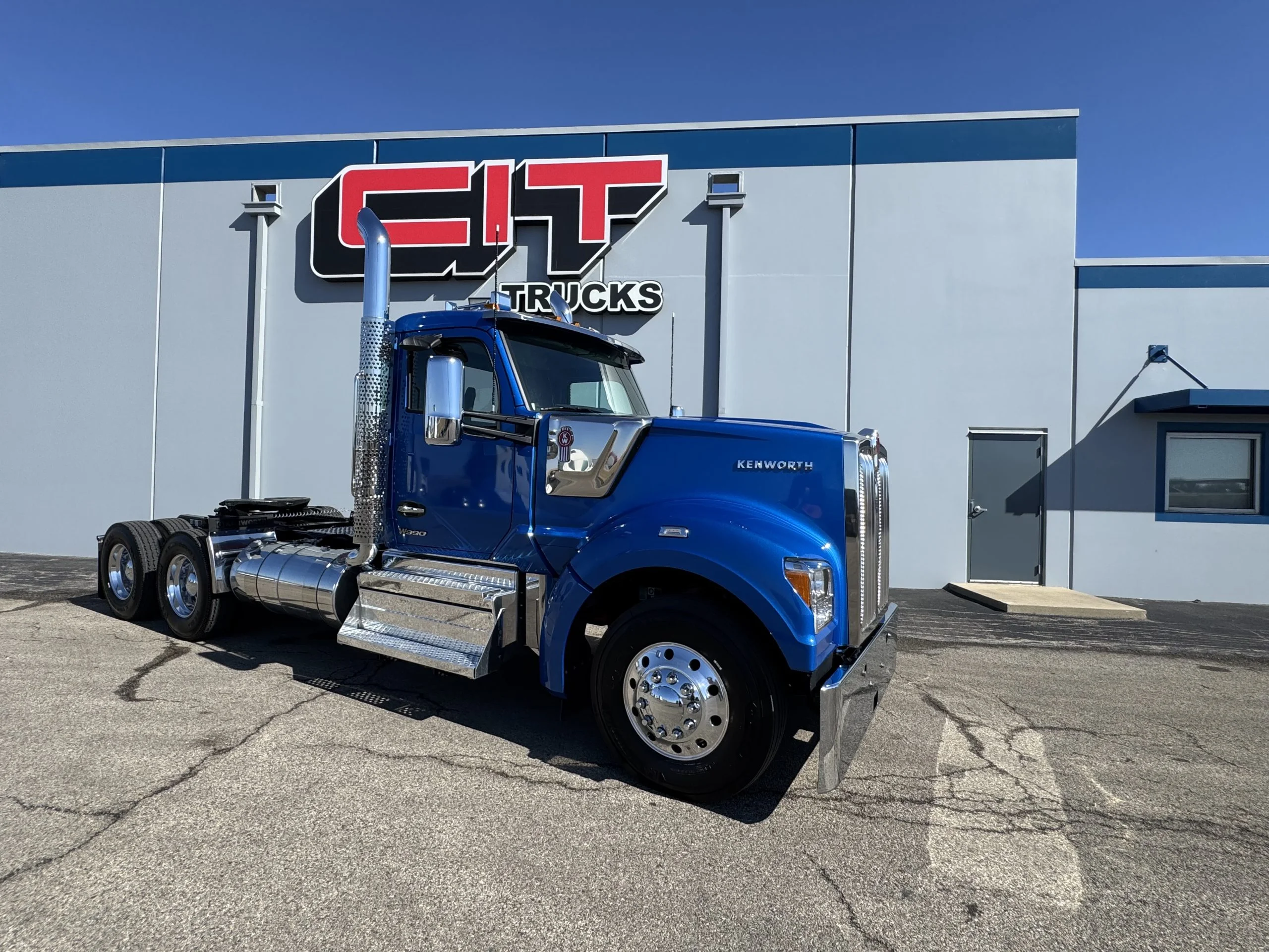 2027 Kenworth W990 - image 3