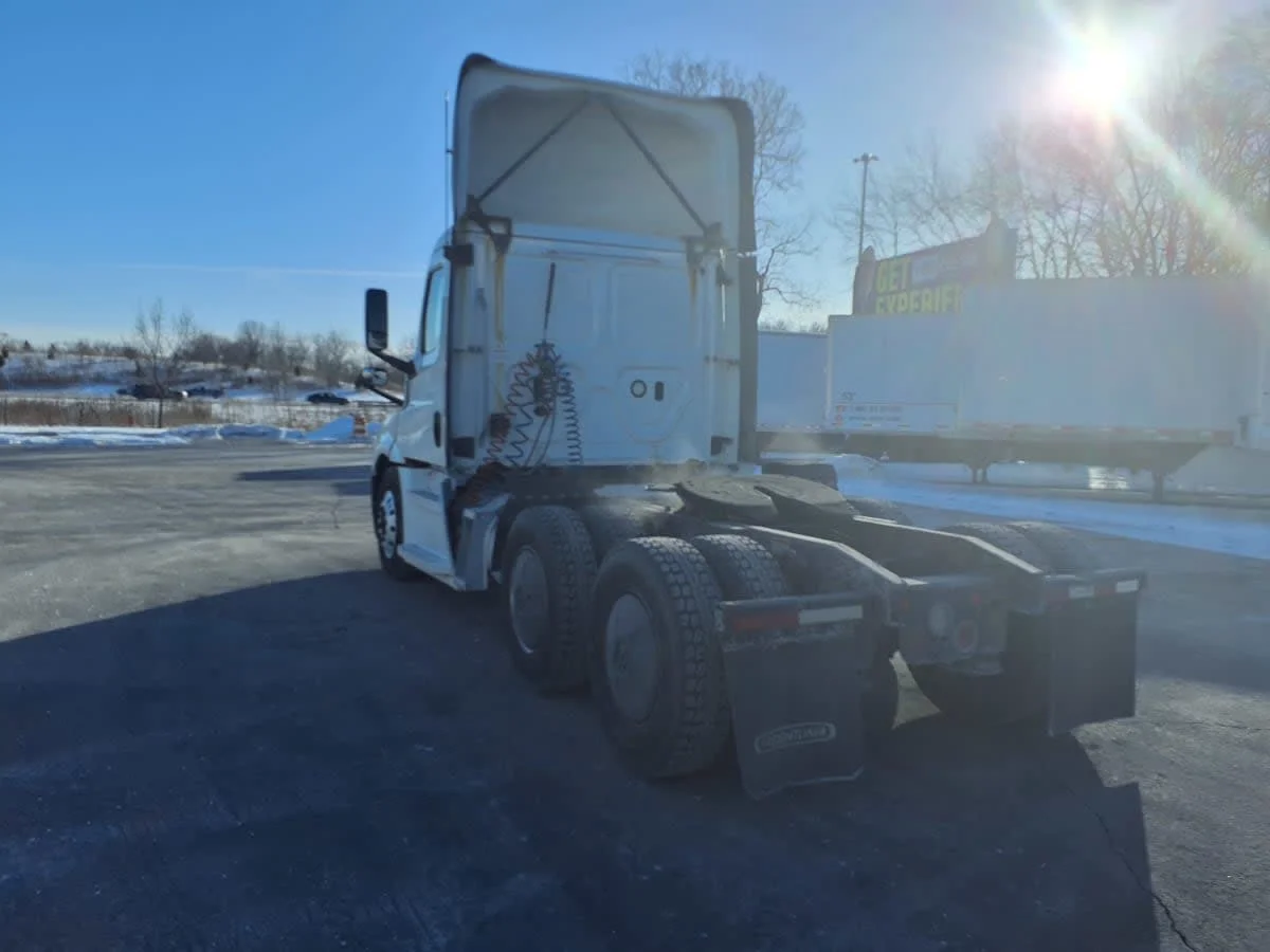 2019 Freightliner Cascadia in Wayland, MI — photo 6