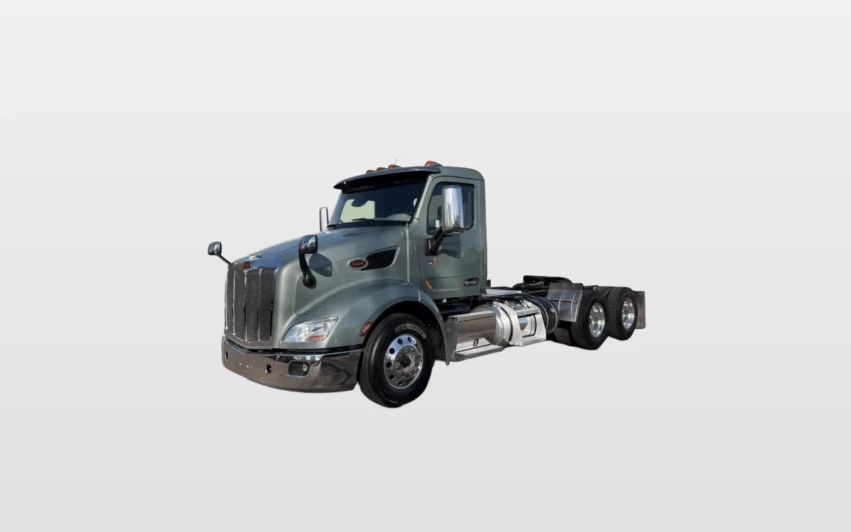 2021 Peterbilt 579 - image 1