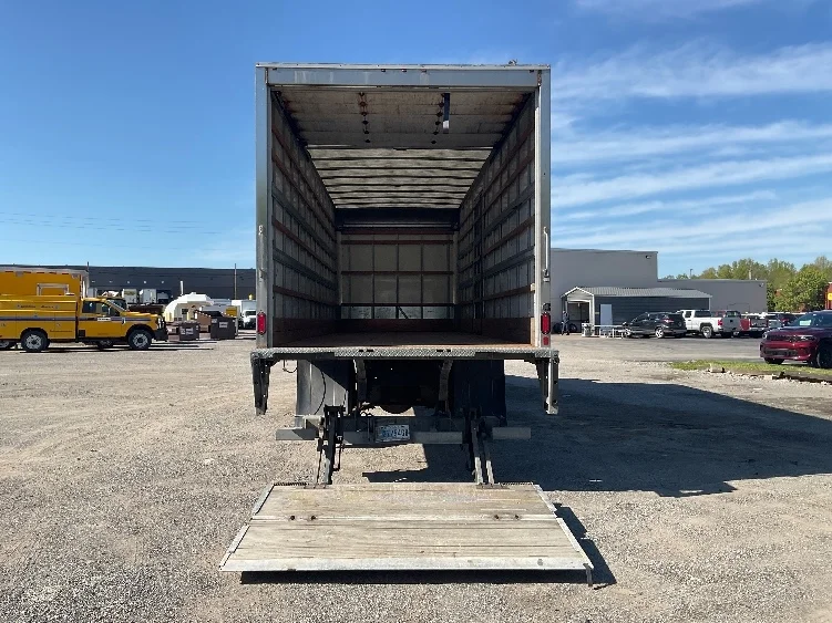 2019 Hino 268 in Akron, OH — photo 9