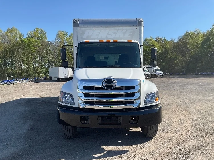2019 Hino 268 in Akron, OH — photo 2