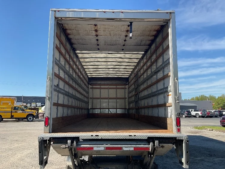 2019 Hino 268 in Akron, OH — photo 8