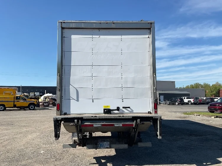 2019 Hino 268 in Akron, OH — photo 7