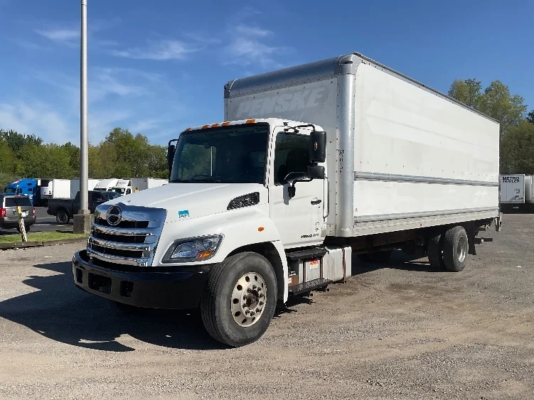 2019 Hino 268 in Akron, OH — photo 3