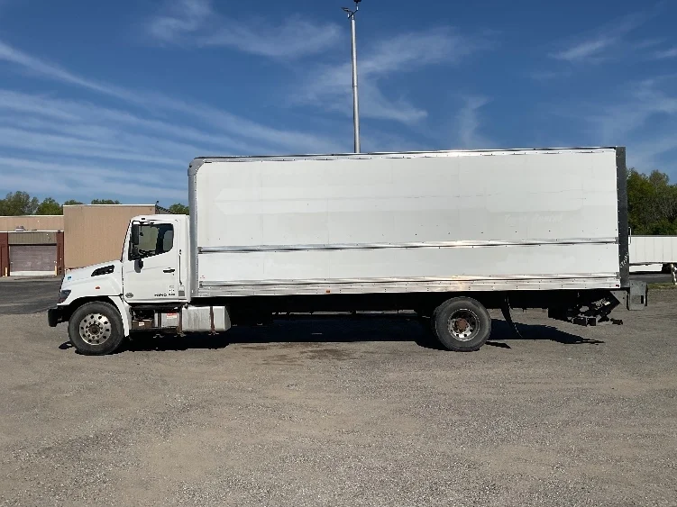 2019 Hino 268 in Akron, OH — photo 4