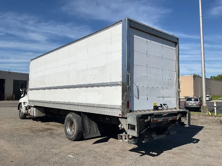 2019 Hino 268 in Akron, OH — photo 6