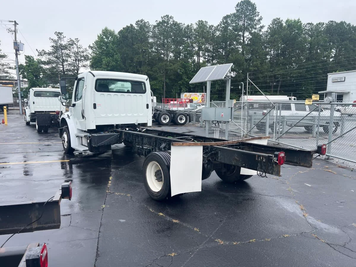 2020 Freightliner M2 106 - image 6