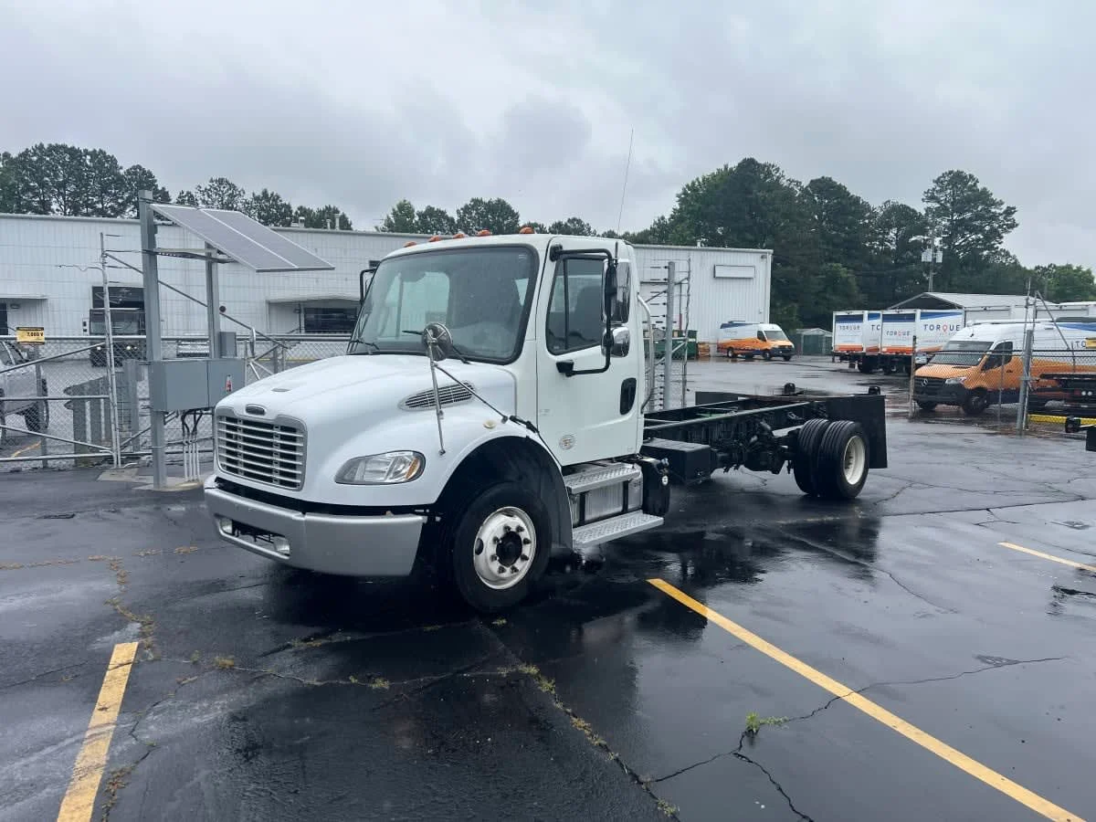 2020 Freightliner M2 106 - image 3
