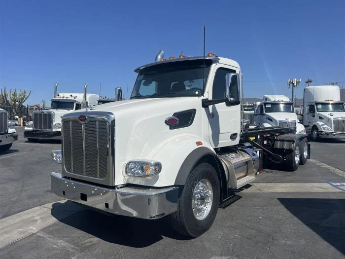 2027 Peterbilt 567 in Sylmar, CA — photo 2